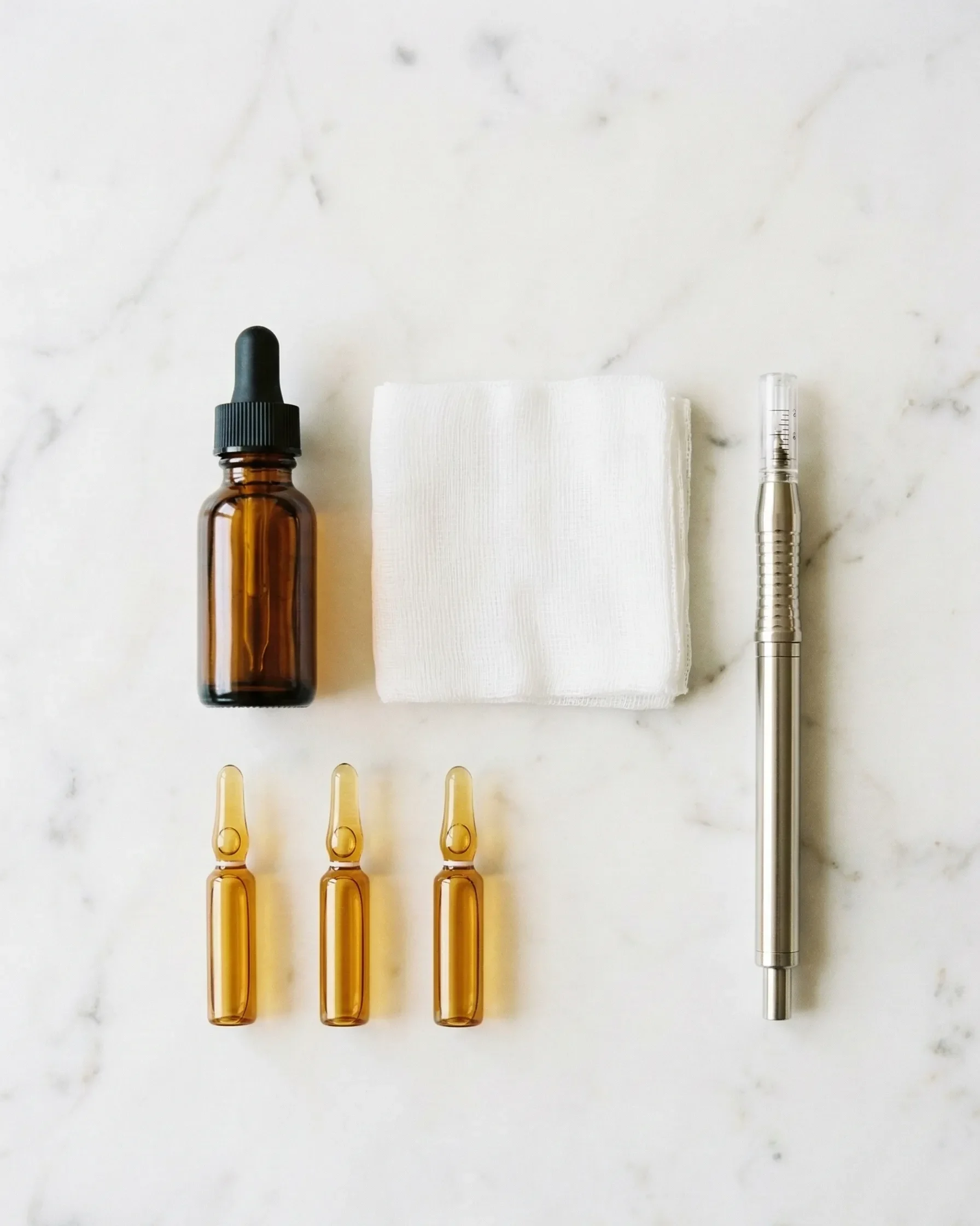 HM Signature Hair Cocktail tedavisi, saç derisine vitamin ve büyüme faktörü içeren mikro enjeksiyonlar